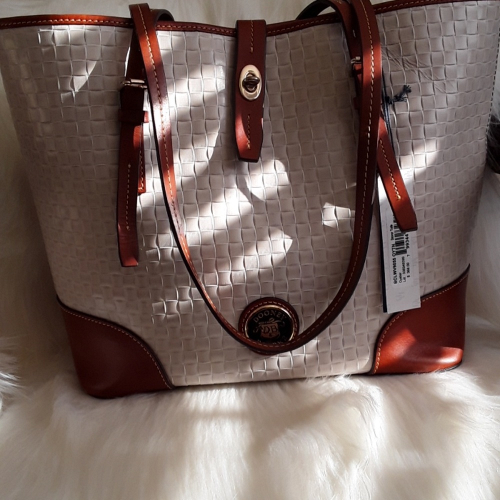 BEAUTIFULLY MADE DOONEY and BOURKE TOTE - Picture 1 of 4